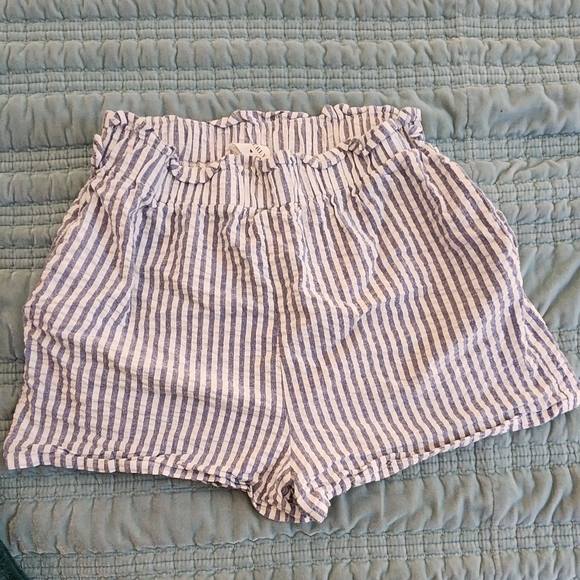 Everly Pants - Everly Striped High Rise Pull-On Shorts Size Medium